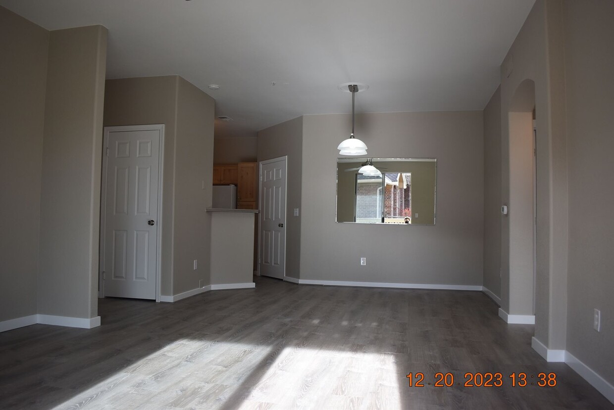 Foto principal - Beautiful 2 BR / 2 BA Condo with 1 car gar...