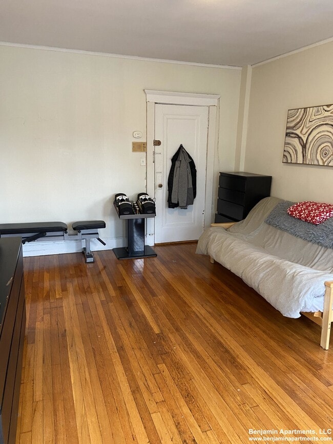 Building Photo - 235 Park Dr