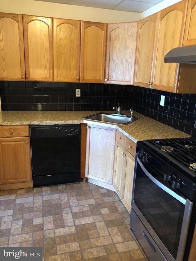 33 Mulberry Ct, Hamilton Township, NJ 08619 Room for Rent in Hamilton