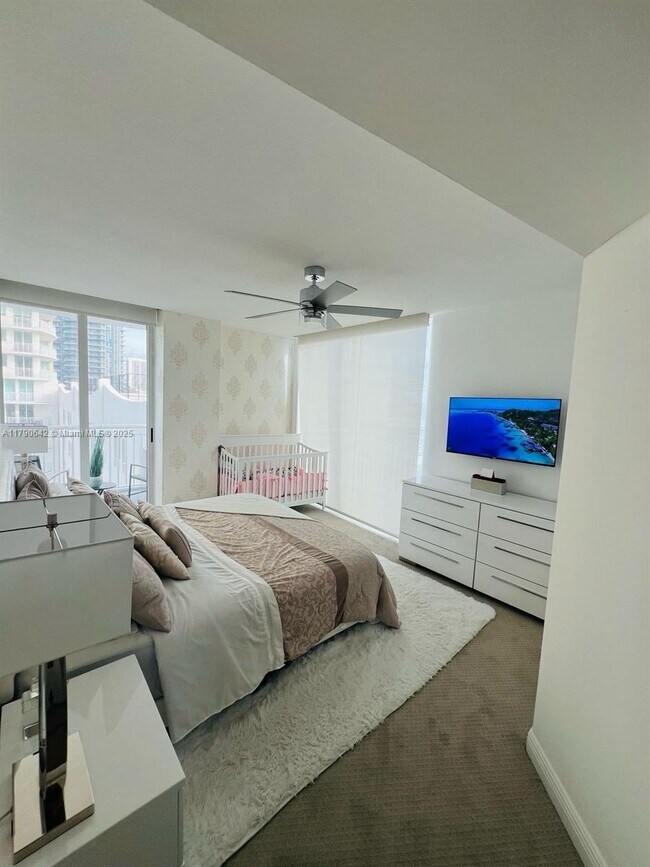 Foto del edificio - 1745 E Hallandale Beach Blvd