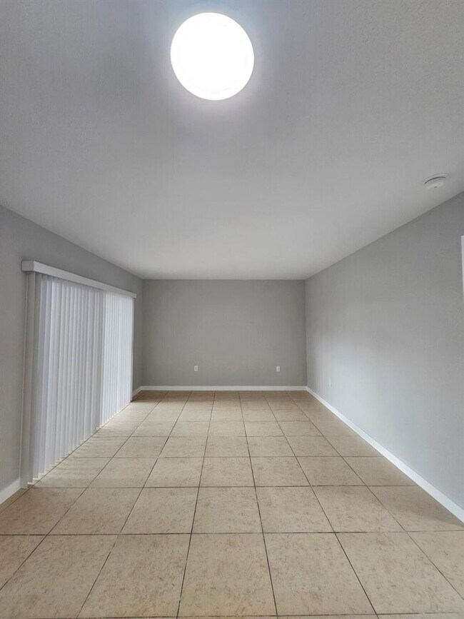 Foto del edificio - 1545 Lake Crystal Dr