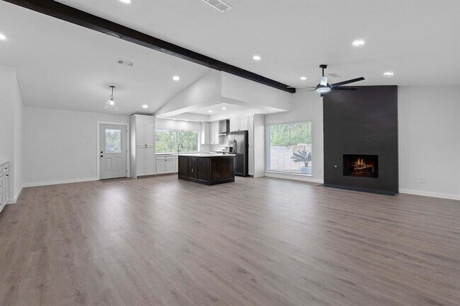 Foto del edificio - 5113 Loyola Ln