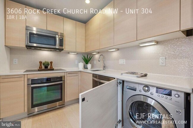 Foto del edificio - 3606 Rock Creek Church Rd NW