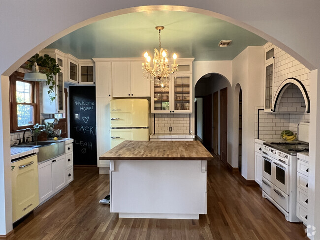 kitchen (view from living room) - 1128 S Hudson Ave