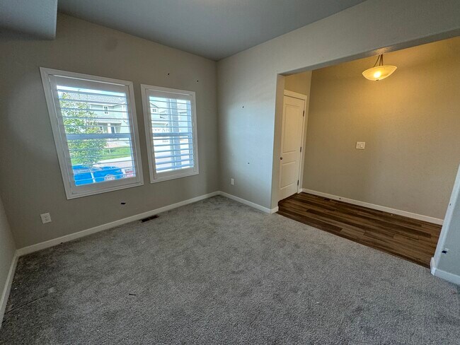 Foto del edificio - 5921 Mumford Dr