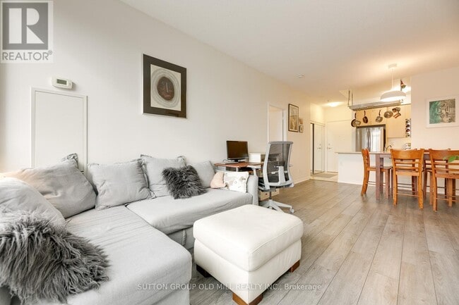 Building Photo - 61 Heintzman St