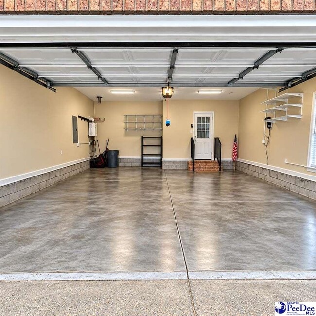Building Photo - 2132 Sumac Dr