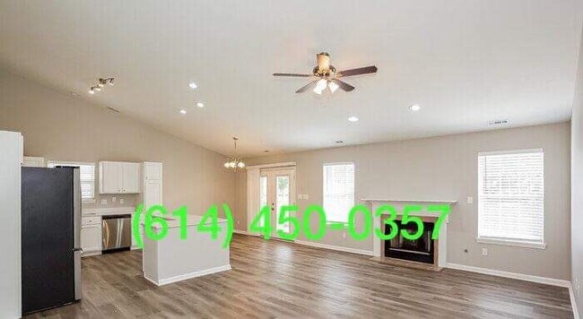 Building Photo - 731 Charter Woods Dr
