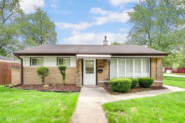 Foto principal - 17000 Chicago Ave