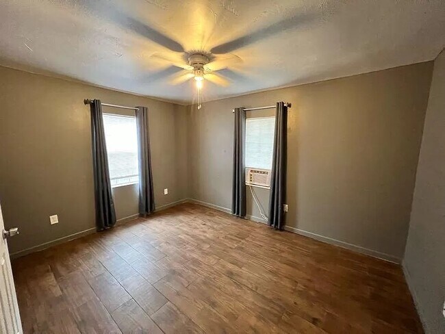 Foto del edificio - 4609 S Travis St