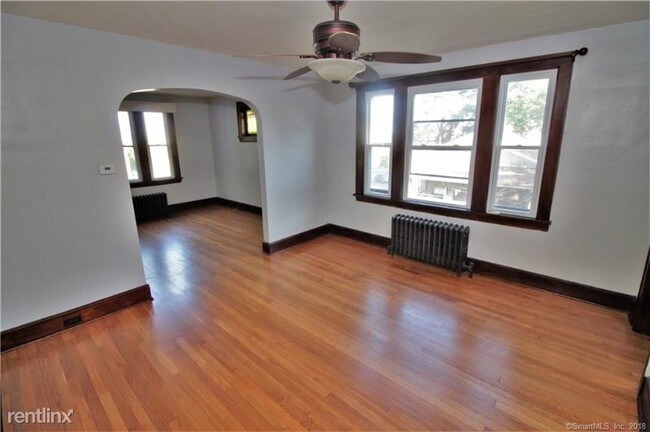 Foto del edificio - 3 br, 1 bath Apartment - 29 Prince St