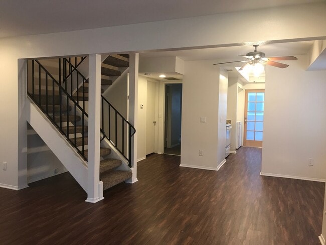 Building Photo - ***$500 Move-in Special*** Rare 2-Story En...