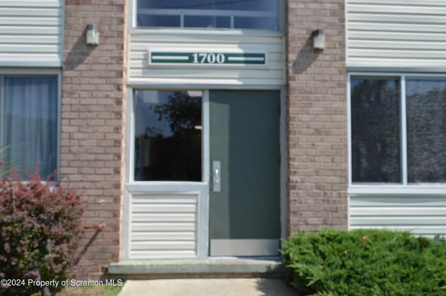 Foto del edificio - 1704 Summit Pointe