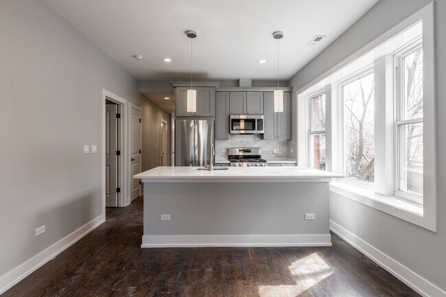Foto del edificio - 3136 N Oakley Ave