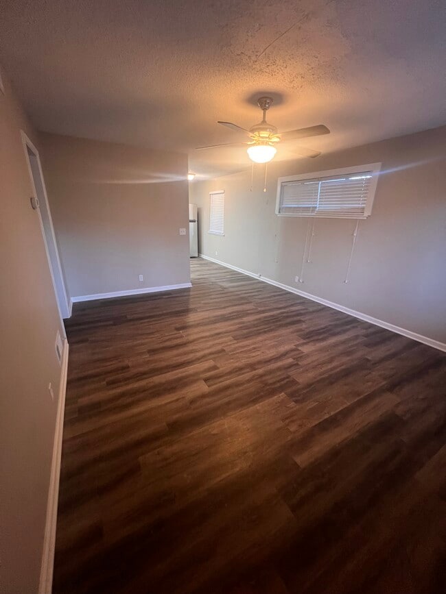 Sala de estar - 715 Reynolds St