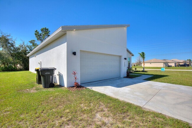 Foto del edificio - BRAND NEW HOME! Modern, energy efficient h...