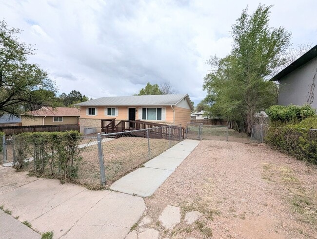 Building Photo - Great 3 Bedroom, 1 Bath Home