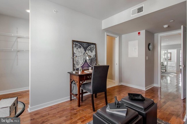 Building Photo - 820-822-822 Glenbrook Ave