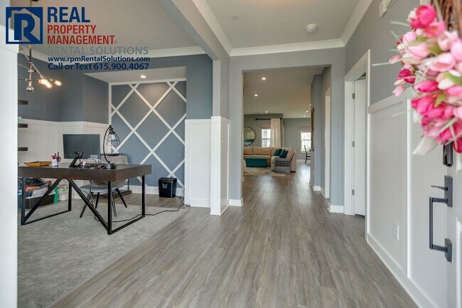 Building Photo - Beautiful Home in Franklin! Neighborhood p...
