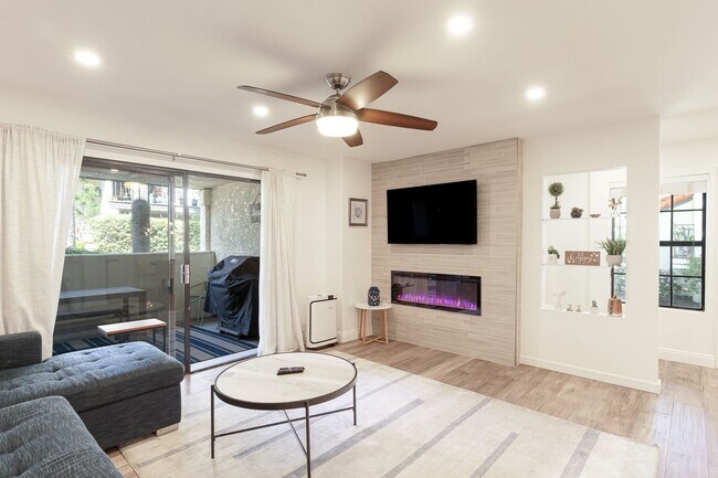 Building Photo - 2-Bedroom + 2-Bathroom Unit | The Colony | Oxnard | Furnished