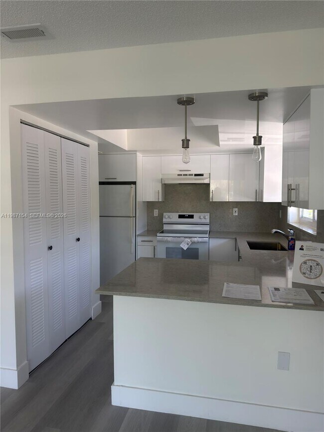 Foto del edificio - 11163 NW 7th St