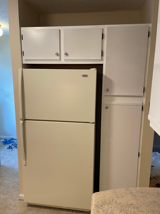 Plenty of cabinets! - 103 Meadow Park Ln