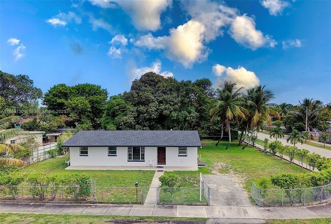 Foto del edificio - 3354 NW 181st St