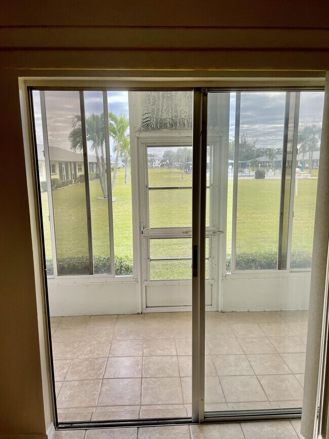 Foto del edificio - 6753a Lake McGregor Cir