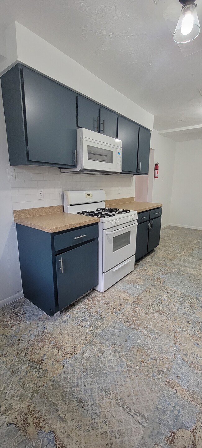 GAs stove - 1527 Johanna Dr