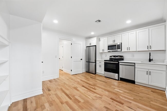 Building Photo - 52 Brinkerhoff St