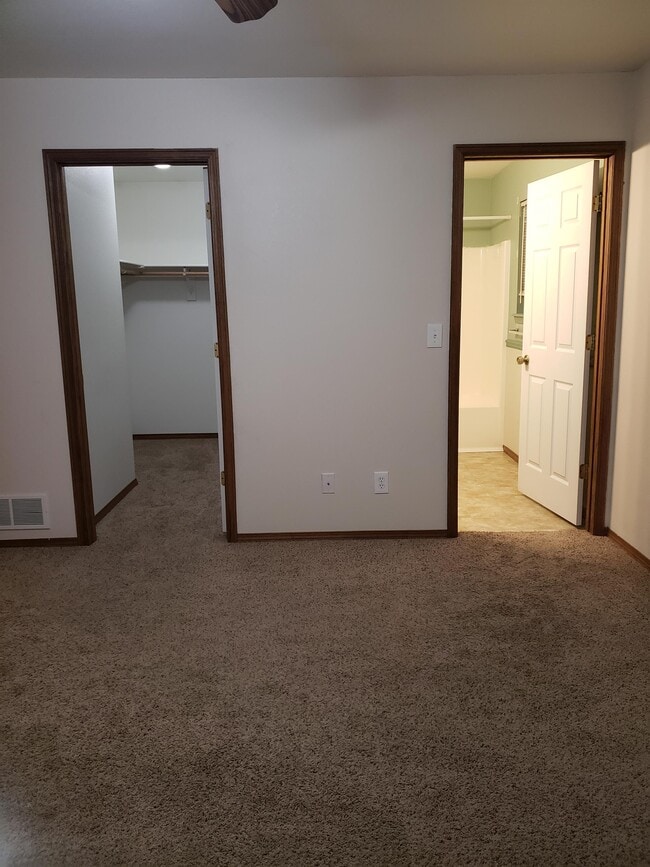 Building Photo - 316 Greenway Ct