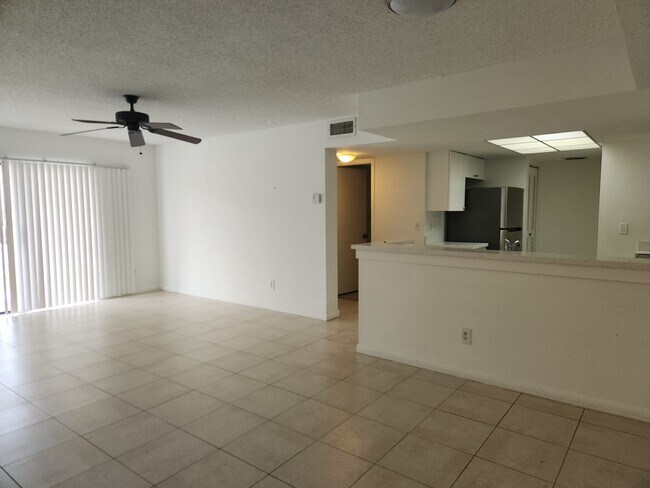 Foto del edificio - 9288 W Atlantic Blvd