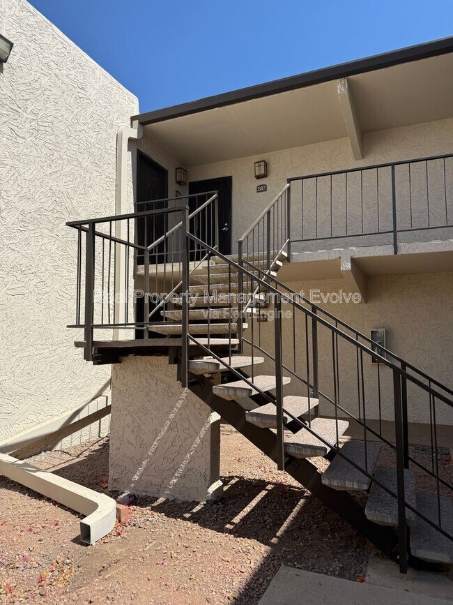 Foto del edificio - 3825 E Camelback Rd