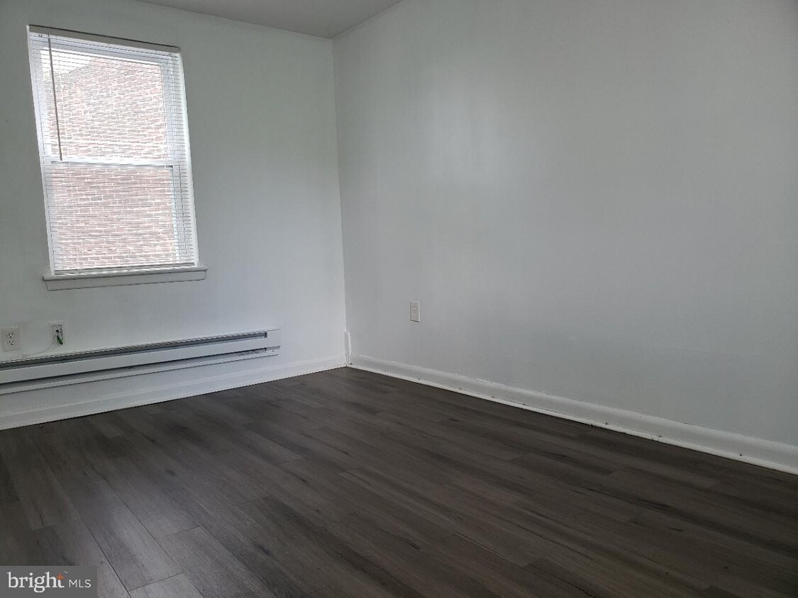 238 W Roosevelt Blvd Unit 2ND FLOOR, Philadelphia, PA 19120 Room for