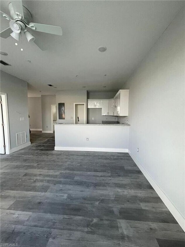 Primary Photo - 275 SW 4th ST @220