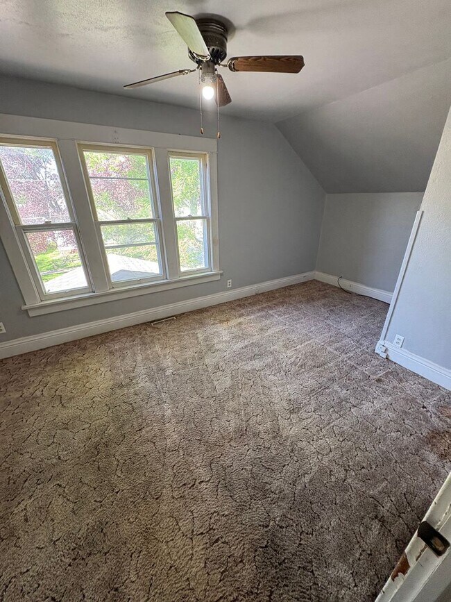 Foto del edificio - 2 bedroom 1 bathroom apartment 1/2 FIRST M...