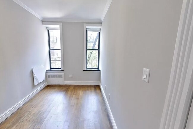 Foto del edificio - 325 W 16th St