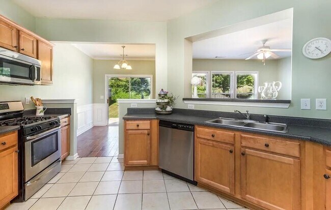 Building Photo - 5640 Sterling Ct