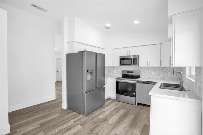 Foto del edificio - 1730 Avenue C NE