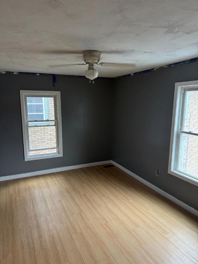 Building Photo - 202 N Townsend St