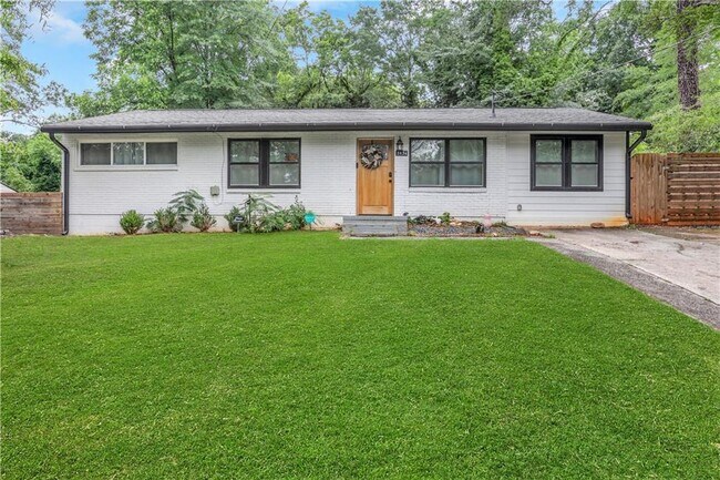 Foto del edificio - 3436 Pinehill Dr