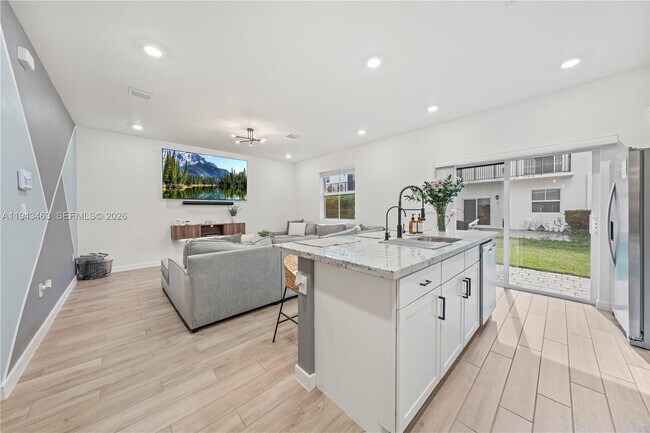 Foto del edificio - 818 SE 17th St