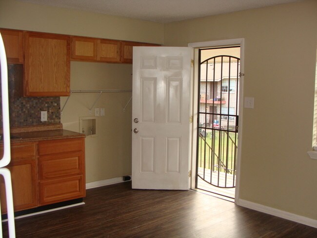 Building Photo - 109 Woodhouse Ln