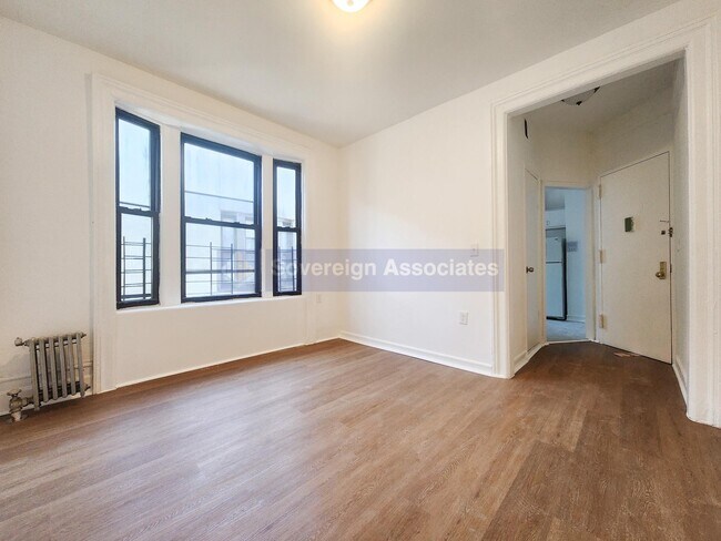 Foto del edificio - 112 Nagle Avenue