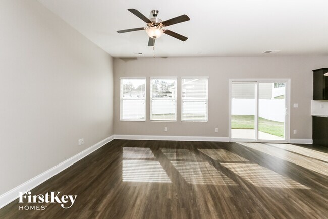 Building Photo - 9152 Marion Oaks Dr