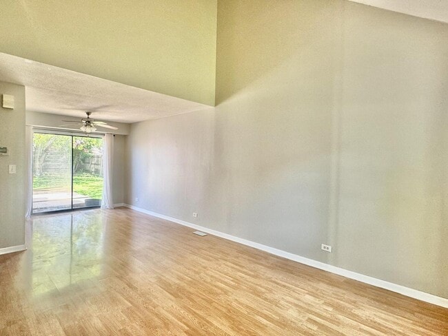 Building Photo - 3302 Acorn Ct