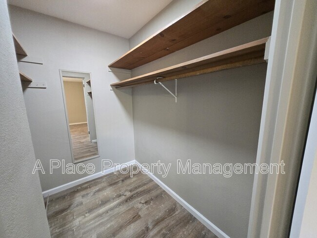 Foto del edificio - 2727 Hampton Ave