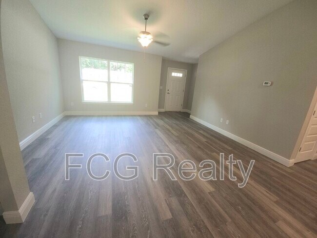 Building Photo - 10 Redwood Trace