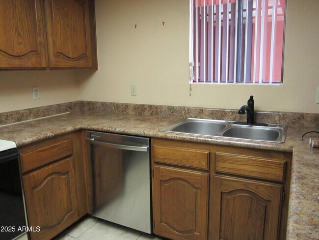 Foto del edificio - 12212 N Paradise Vlg Pkwy S