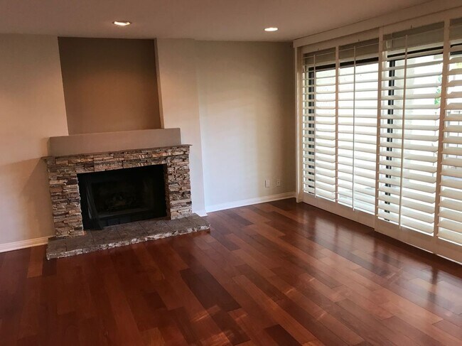 Building Photo - 637 Arroyo Oaks Dr